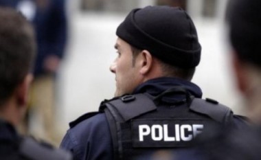 Policia bastis katër shtëpi në Vushtrri, arrestohen pesë persona dhe konfiskohen armë e municion