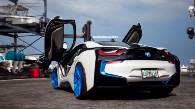 BMW i8 për t’u admiruar (Foto)