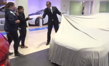 Të gjithë menduan se ishte shaka e 1 Prillit, por ajo e fitoi një super BMW! (Video)