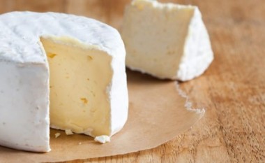 Policia e Shqipërisë konfiskoi djathë të kontrabanduar nga Maqedonia