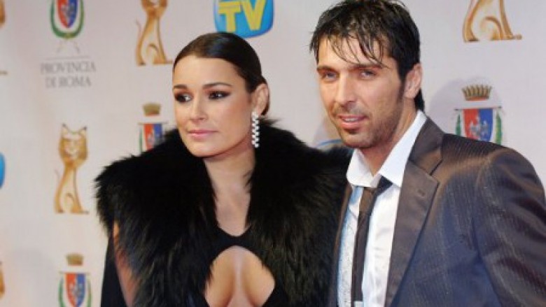 Buffon nuk është babai i fëmijës së bukuroshes italiane!