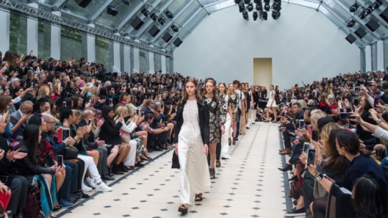 Burberry Prorsum prezanton koleksionin Pranverë 2016