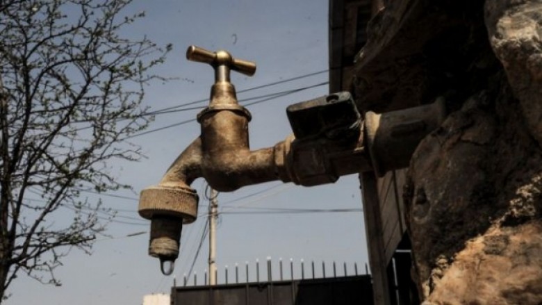 Vushtrria nuk ka furnizim të mjaftueshëm me ujë, ankohen qytetarët