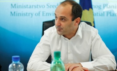 Dardan Gashi thotë se Gëzim Kelmendi dëshiron ta instalojë sistemin e Erdoganit në Kosovë