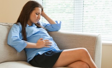 Depresioni i nënës gjatë shtatzënisë, kërcënim për adoleshentët