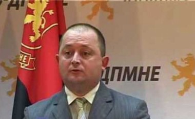 Mukovski nuk e pranon se i hapi dyert e Kuvendit (Video)