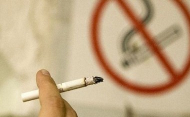 “Sipas ndryshimeve në Ligj, pirja e duhanit lejohet vetëm jashtë objekteve”