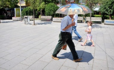 ​Instituti i Shëndetësisë: Personat e moshuar mos të ekspozohen në rrezet e diellit