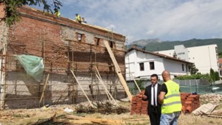 Donacion për restaurimin e hambarit të Haxhi Zekës në Pejë (Foto)