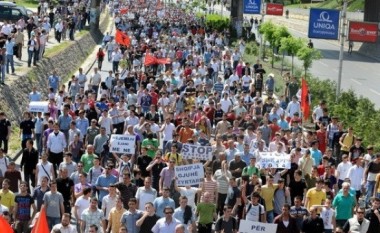 Partitë shqiptare mbështesin protestën para ambasadës serbe në Shkup