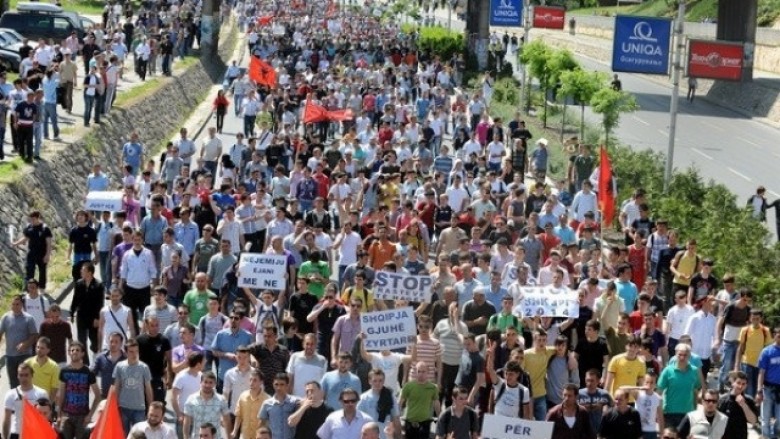 Partitë shqiptare mbështesin protestën para ambasadës serbe në Shkup