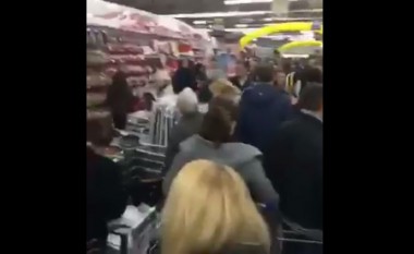 Dyndje e madhe në Etc për “Black Friday”: Çmimet përtokë! (Video)