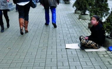 Maqedoni, fëmijët lypsarë edhe sivjet jashtë mësimit