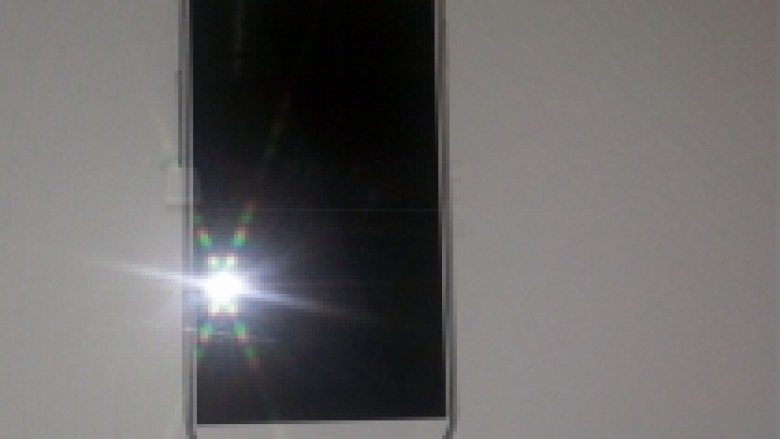 A është ky Samsung Galaxy S4? (Foto)