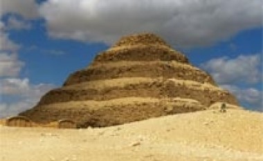 Piramida më e vjetër egjiptiane rrezikohet nga shkatërrimi