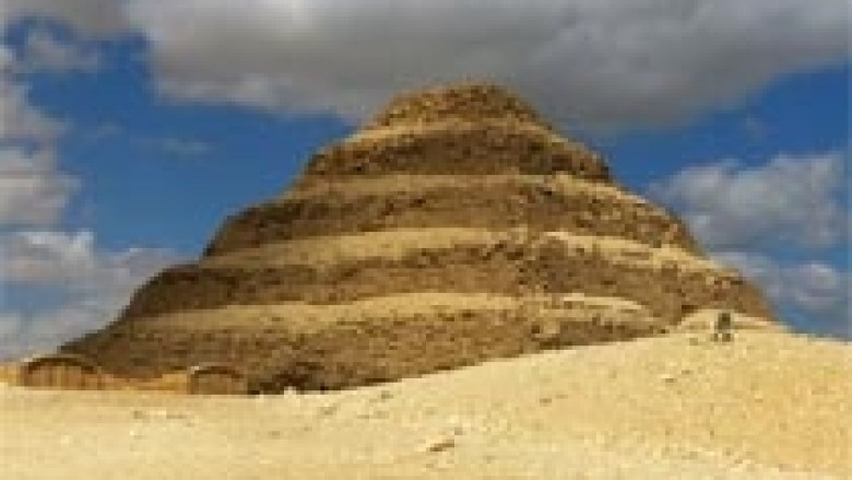 Piramida më e vjetër egjiptiane rrezikohet nga shkatërrimi