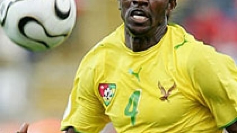 Adebayor i turpëruar për Afrikën