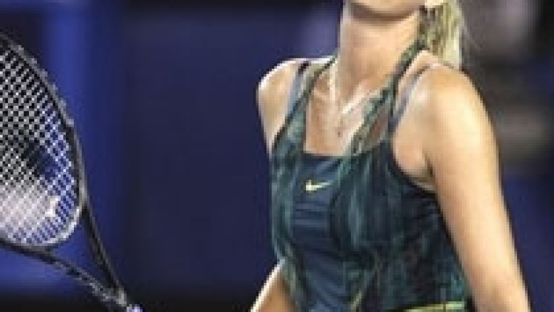 AO: Sharapova vazhdon, Stosur eliminohet