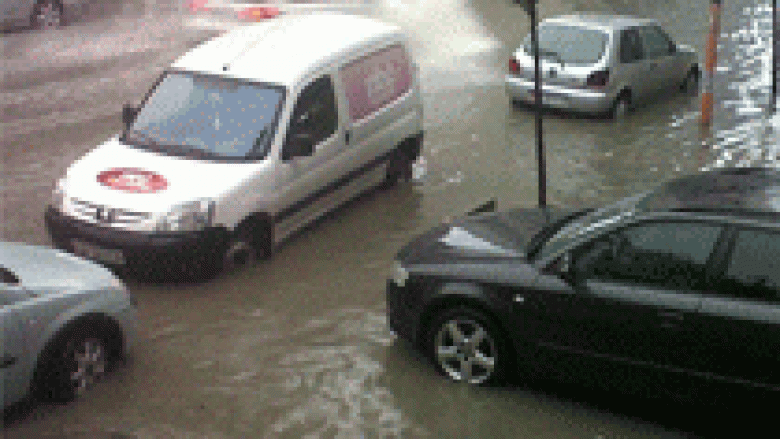 Përmbytje në Shqipëri (Video)