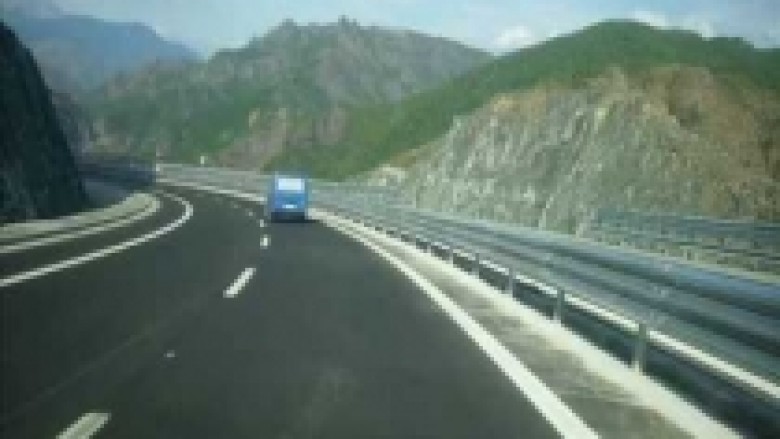 Autostrada fillon më 17 shkurt