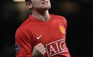 Rooney çon United në krye