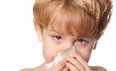 Tretësira kripore për hundë ulë simptomat e ftohjes