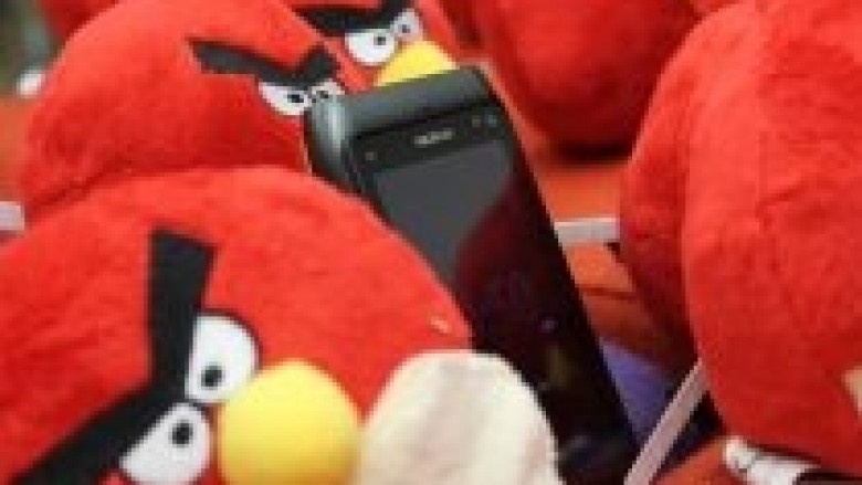 Angry Birds në Facebook për 14 shkurt