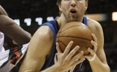 NBA: Mavericks fitojnë ngushtë ndaj Bucks