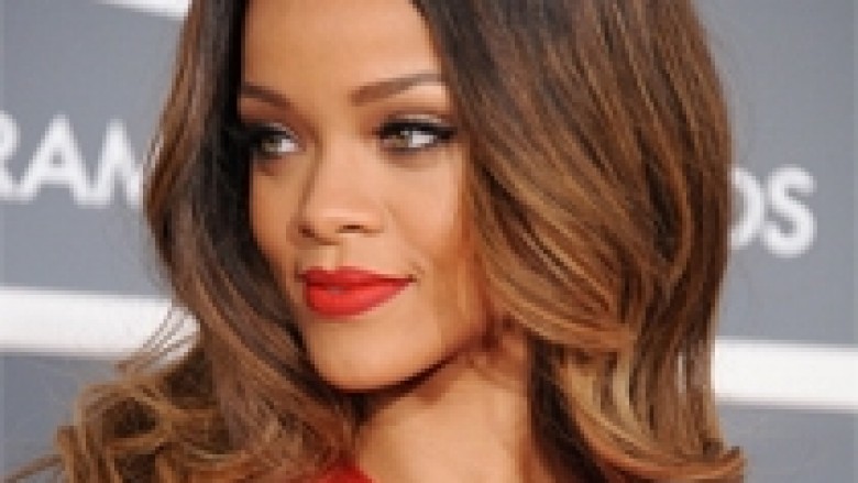 Rihanna e zhveshur në klipin e ri (Video)