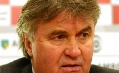 Hiddink: Largohem nga kombëtarja e Rusisë