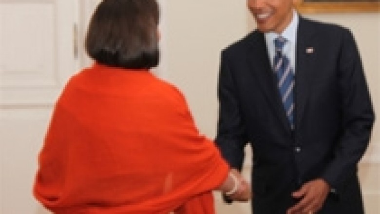 Obama uroi presidenten Atifete Jahjaga