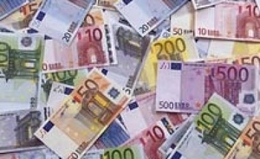 Harron 10.000 euro në tualet publik