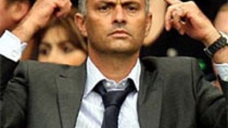 Mourinho gjithmonë i vëmendshëm me Romën