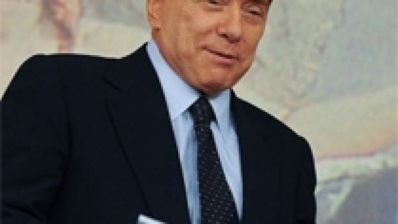 Akuzojnë Berlusconin se po i blen votat