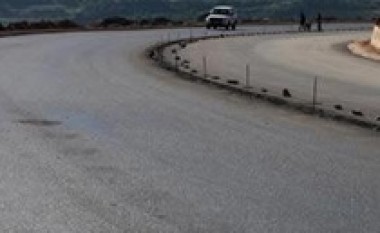 Dymbëdhjetë kompani në garë për autostradën Tiranë-Elbasan