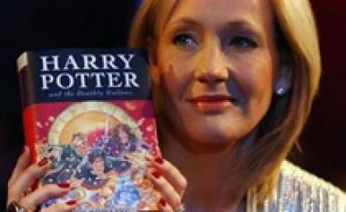 J.K. Rowling ngre padi kundër adhuruesit të saj