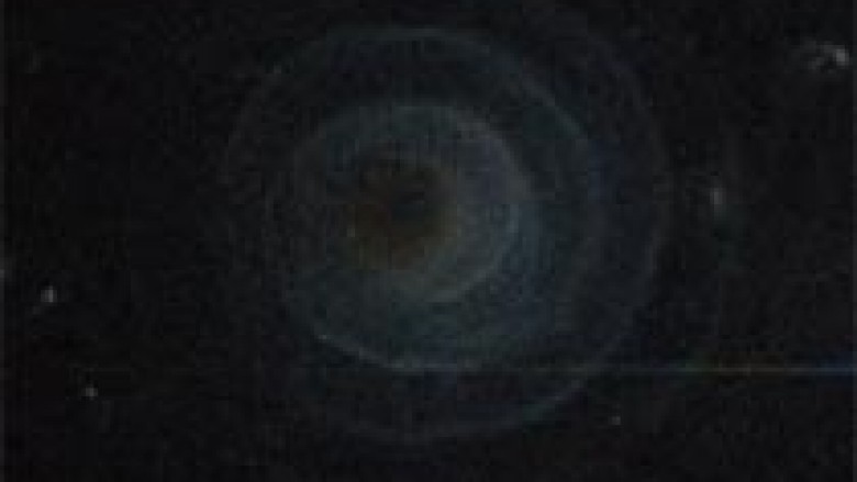 Hubble fotografon një spirale të pazakontë