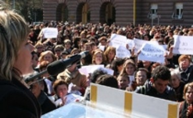 Gratë opozitare në protestë