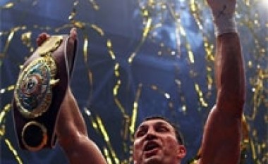 Klitschko mbron titujt e tij