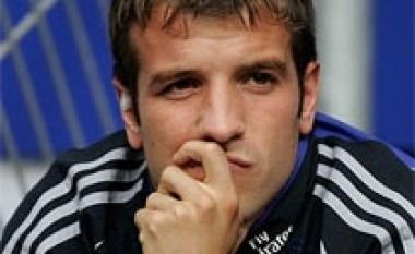 Van der Vaart në listën e Chelseat