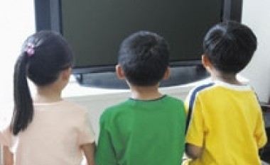 TV-ja kërcënon shëndetin e fëmijëve