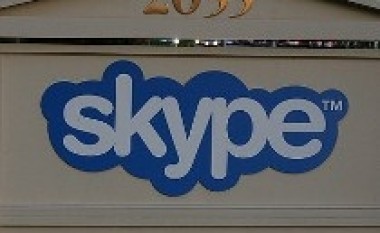 Skype punëson, Yahoo largon punëtorë