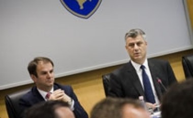 Thaçi: Të punësuarit në sektorin publik po barazohen me rajonin