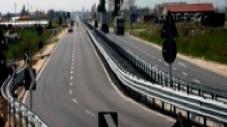 Berisha përuron autostradën Lushnje-Fier