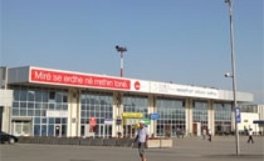 Aeroporti hapet zyrtarisht, fluturon vetëm Turkish Airlines