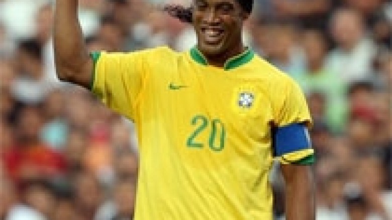 Ronaldinho beson se do të luajë në KB