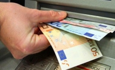 Bankat premtojnë uljen e kamatave për 2 %