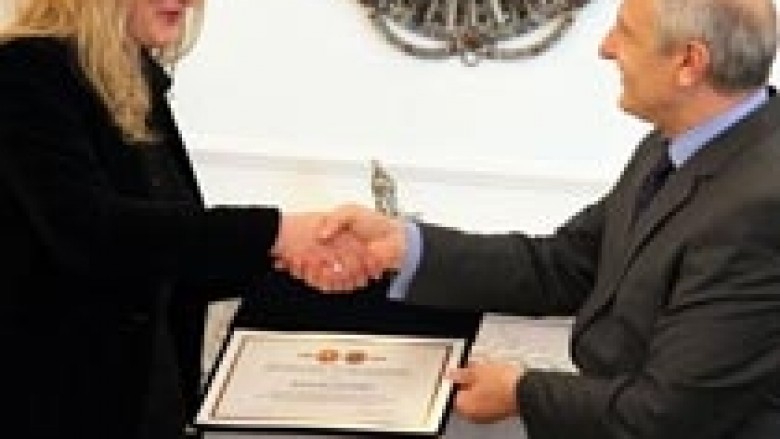Sejdiu dekoroi Anton Çettën me “Medaljen e Artë…”