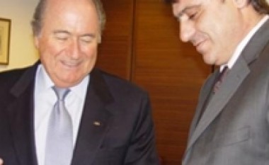 Blatter po mendon për çështjen e Kosovës