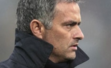 Mourinho nuk largohet